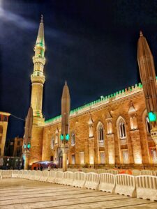 FB_IMG_1746904559692-225x300 "إمام مسجد الحسين" تأثير المسجد يمتد إلى وجدان المصريين جميعا وهو انعكاس لعشق المصريين لآل البيت
