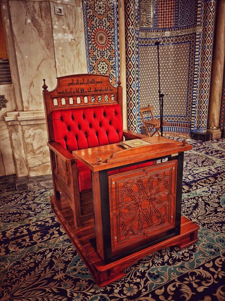 FB_IMG_1746904575575-1-768x1024 "إمام مسجد الحسين" تأثير المسجد يمتد إلى وجدان المصريين جميعا وهو انعكاس لعشق المصريين لآل البيت