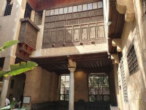 IMG-20250508-WA0021-300x226 "بيت السحيمى" تحفة معمارية متميزة فى قلب الأزهر... نرصد تعدد ملاكه على مر الزمن