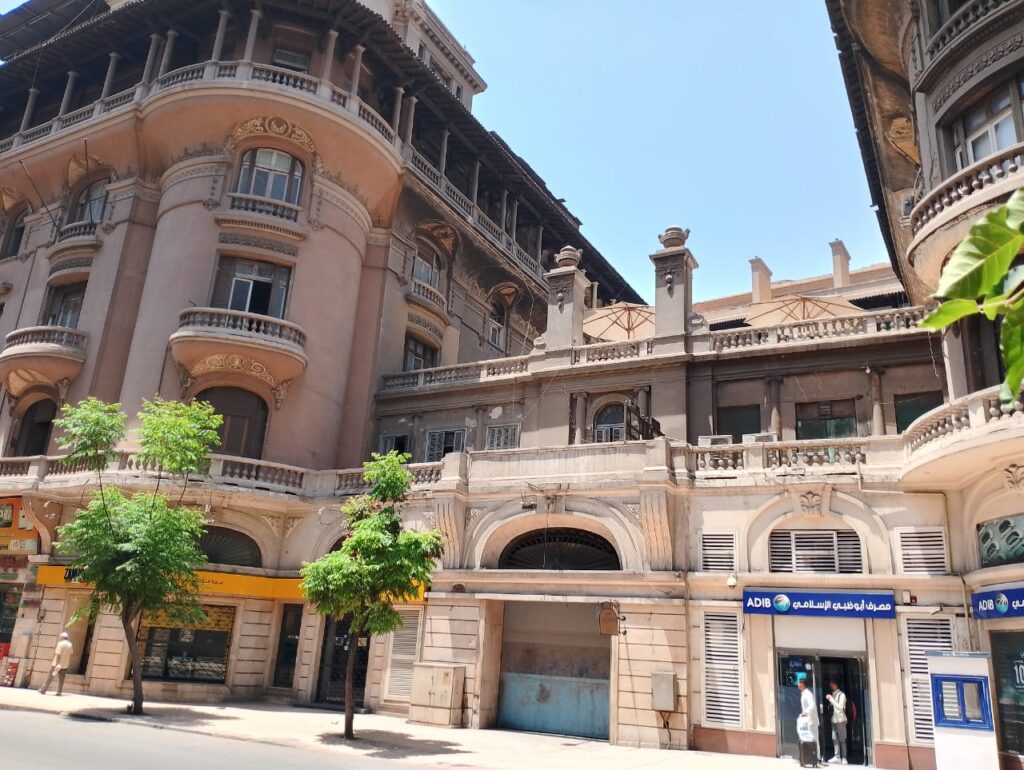 IMG-20250529-WA0023-1024x770 قِباب شاهقة وشرفات تنطق بالتاريخ... العمارات الخديوية التي قاومت النسيان